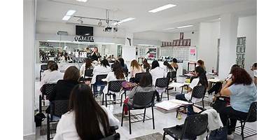ACADEMIA DE BELLEZA TRINY
