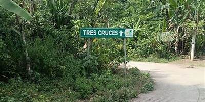 TRES CRUCES
