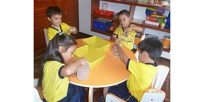 PEQUEÑOS GENIOS
