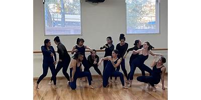 ESCUELA NACIONAL DE DANZA "NELLIE Y GLORIA CAMPOBELLO"