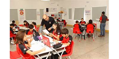 COLEGIO CANADIENSE MAPLE BEAR
