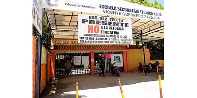 ESCUELA SECUNDARIA TECNICA NUM 82 VICENTE GUERRERO SALDAÑA