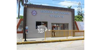 SECUNDARIA TECNICA INDUSTRIAL NUM. 19