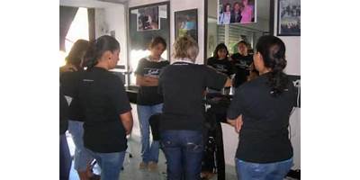 ESCUELA DE BELLEZA ELEGANCE