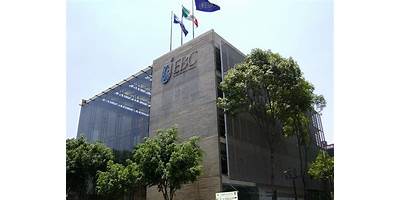ESCUELA BANCARIA Y COMERCIAL